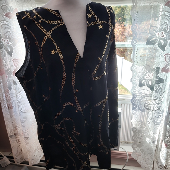 Elegant Black and Gold Chain Print Blouse - Picture 2 of 5
